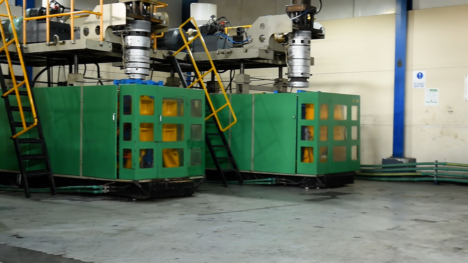 Blow molding equipment